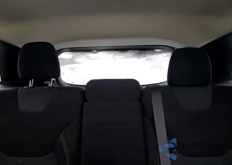 2016 Jeep Cherokee Latitude z USA, uszkodzony, nr VIN 1C4PJMCB8GW140188